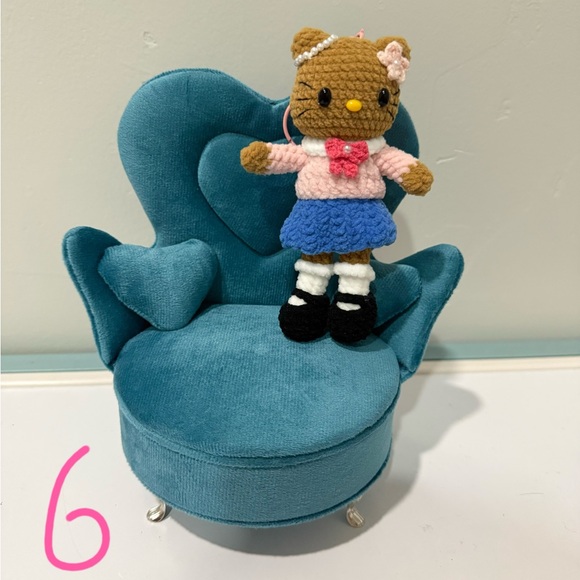 🧶Handmade Crocheted KT Keychain - Picture 6 of 11